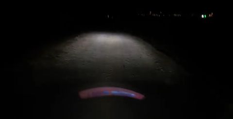 Gece dönüş yolunda Honda SH125 farının aydınlattığı karanlık yol