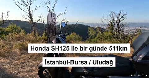 Uludağ yolunda Bursa manzarası önünde park edilmiş Honda SH125 scooter